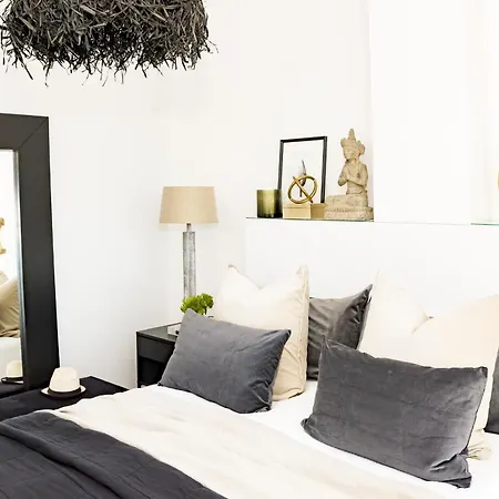 Cl- 1 Bedroom Walking Distance To Puerto Banus Marbella