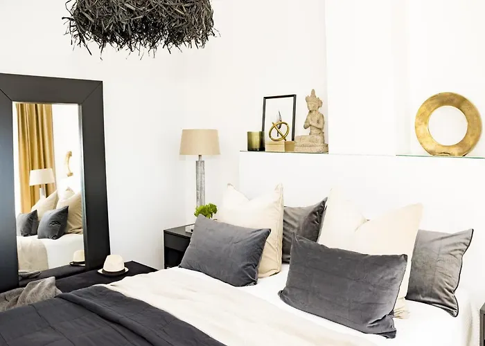 Cl- 1 Bedroom Walking Distance To Puerto Banus Marbella